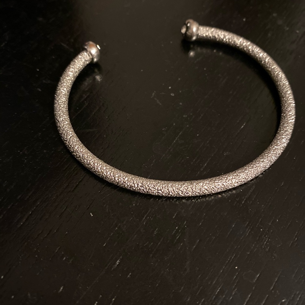 Beautiful sparkly open bangle